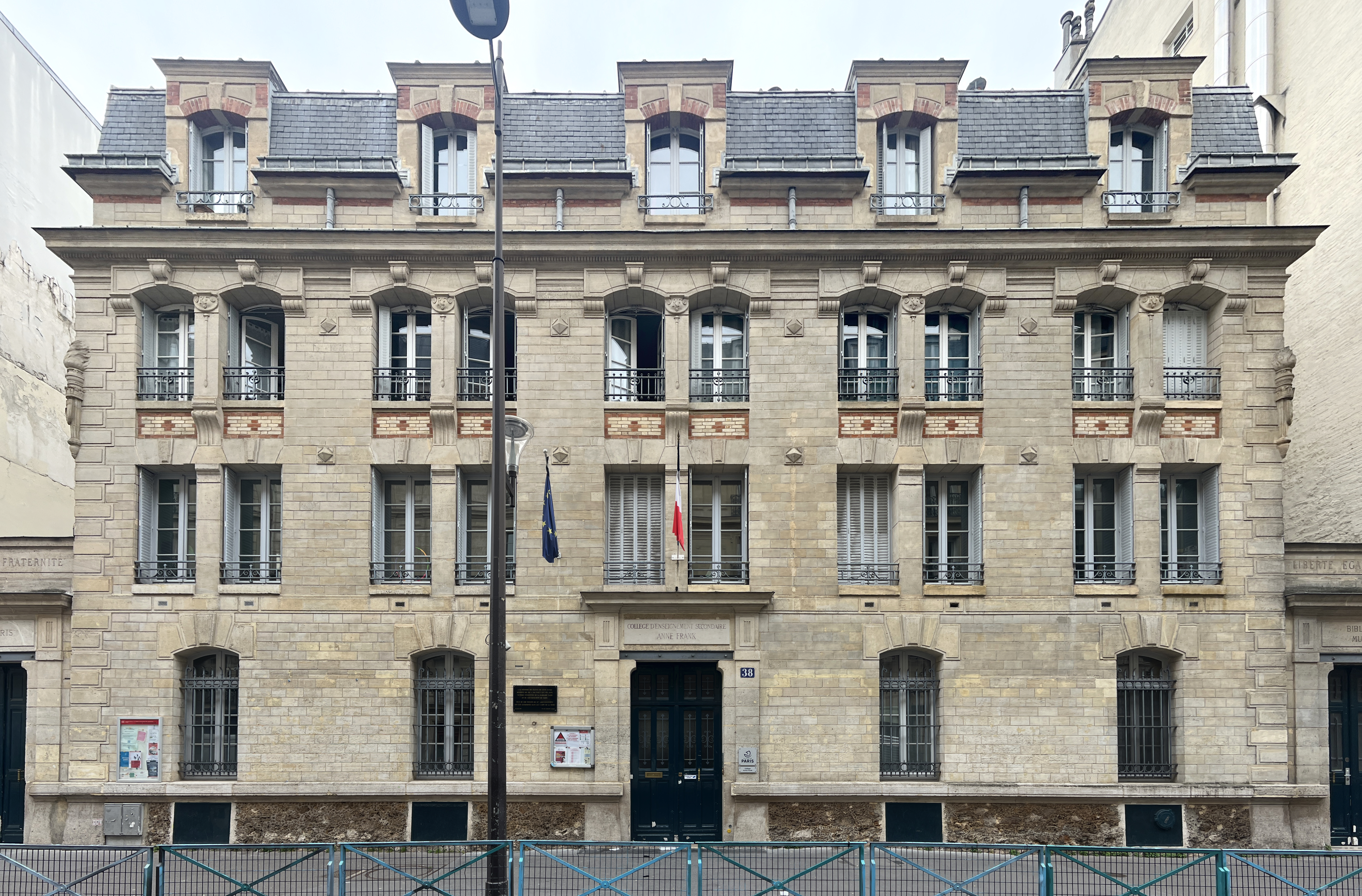 Façade du collège Anne Frank