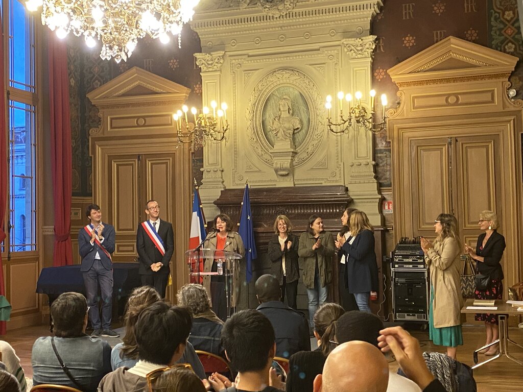 Mme Jourdy annonce les résultas du brevet, les professeurs principales à ses côtés, ainsi que Mme Lemaire et Mme Saïdi.