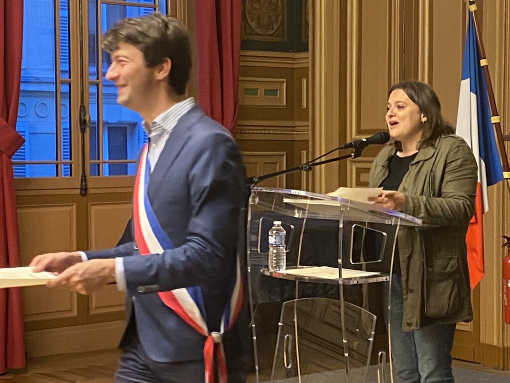 Mme Hamdi, professeure de mathématiques et professeure principale